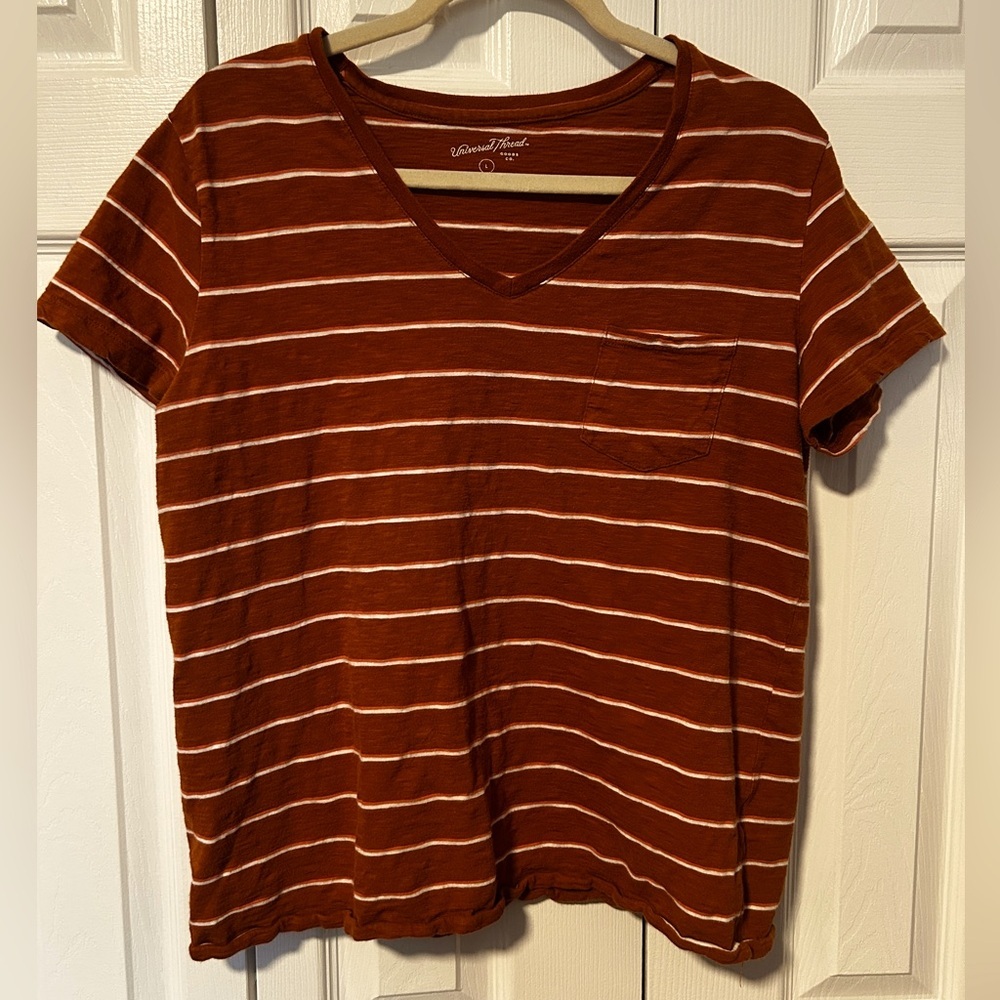🧡 Universal Thread Striped V-Neck Tee Size L